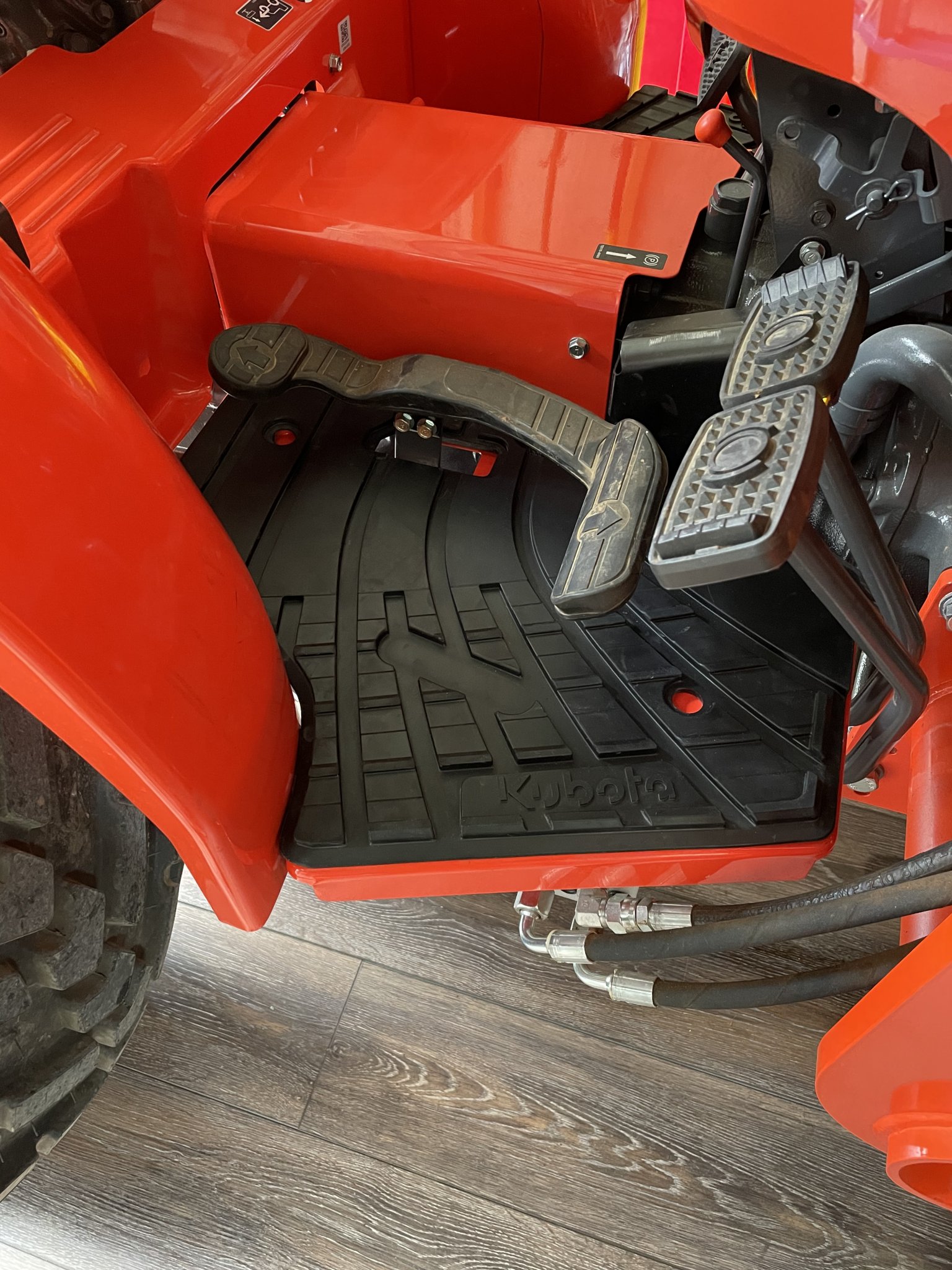 Got the L02 series rubber mats on the L3301 today OrangeTractorTalks