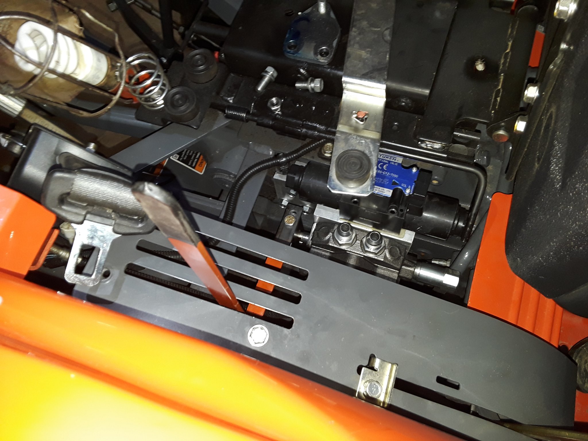 Summit Hydraulics electric rear remote valve kit - Kubota L3901