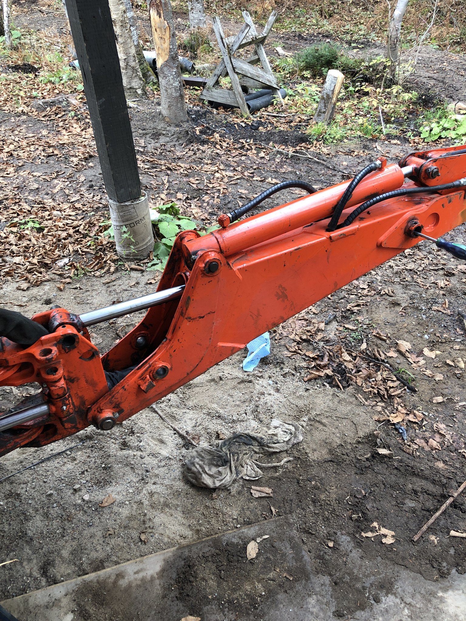 Kubota b21 and backhoe bt751 how do I remove boom cylinder if I want to replace seal kit