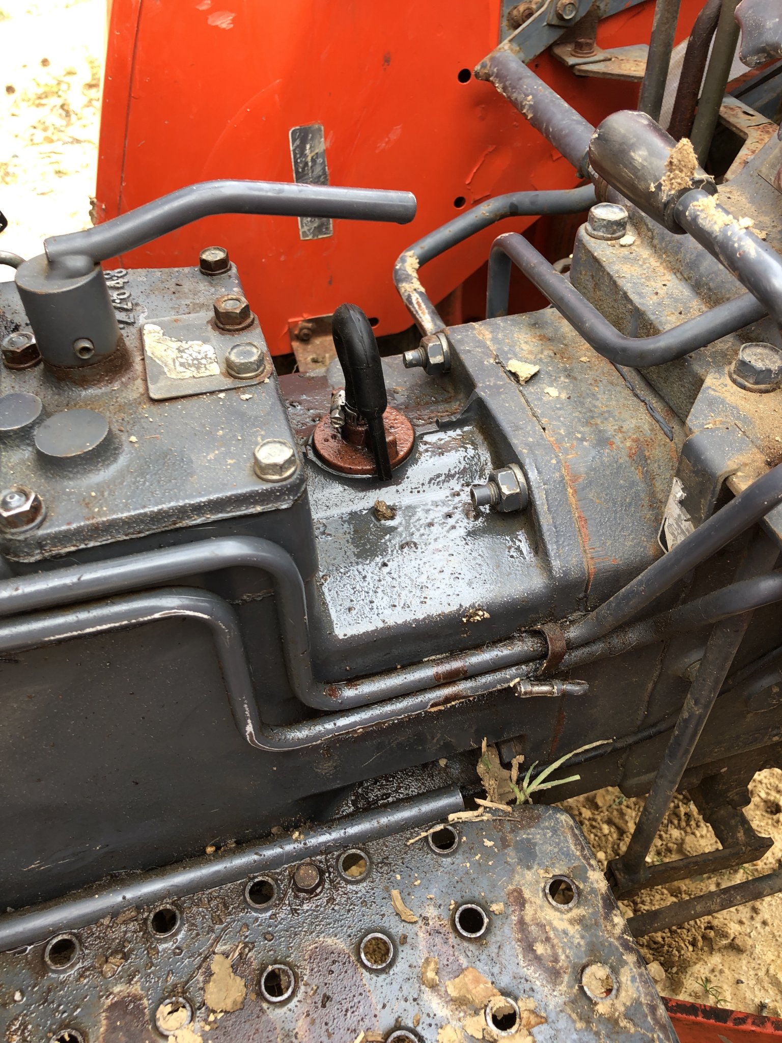 L2350 hydraulic fluid coming out of top reservoir cap