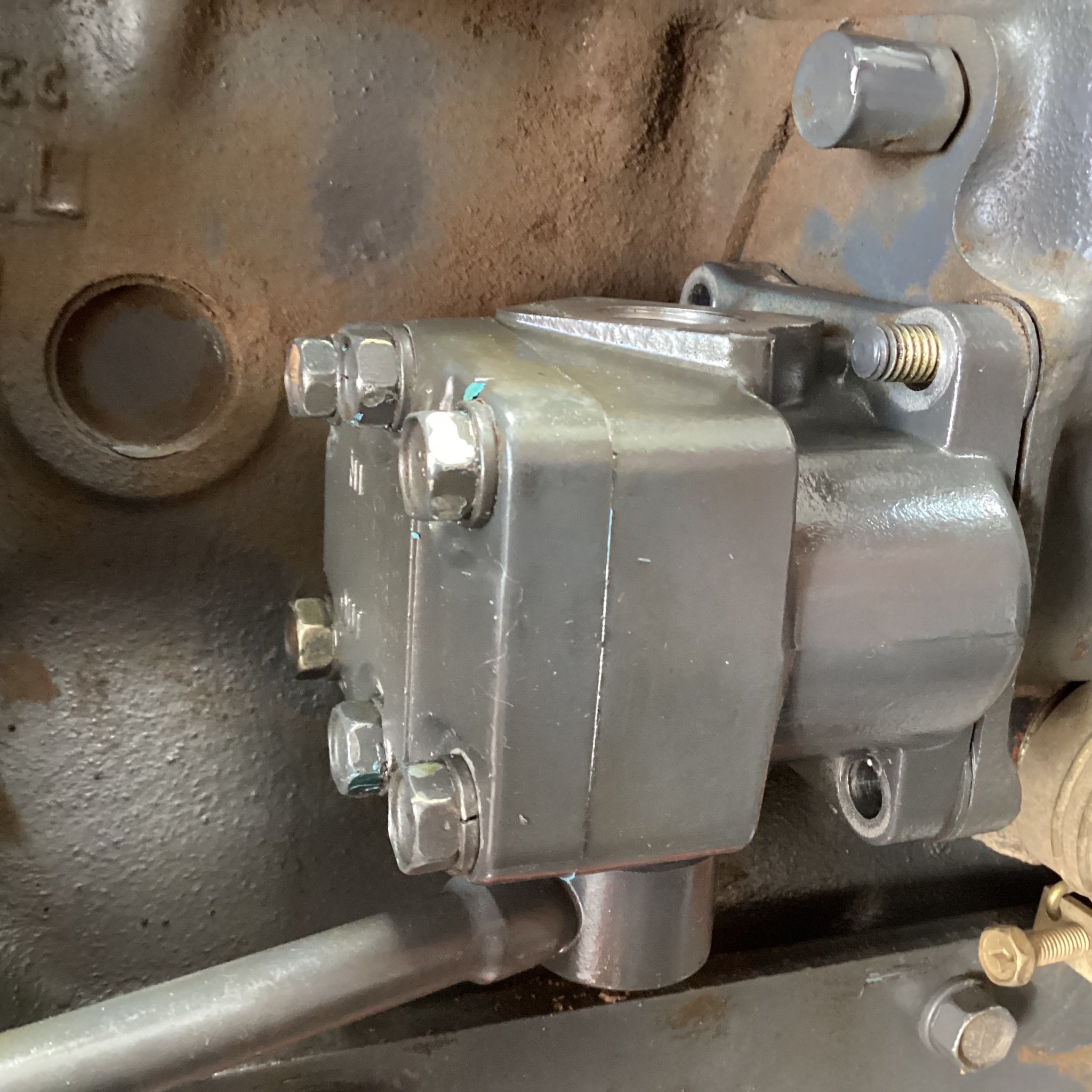 Kubota Tractor B7200HSTD hydraulic oil leaking into the crankcase/oil