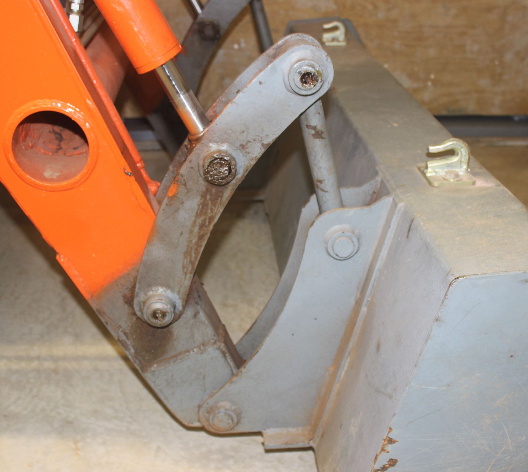 L35 TLB Restoration Greasing pins is good (UPDATE Jan 8