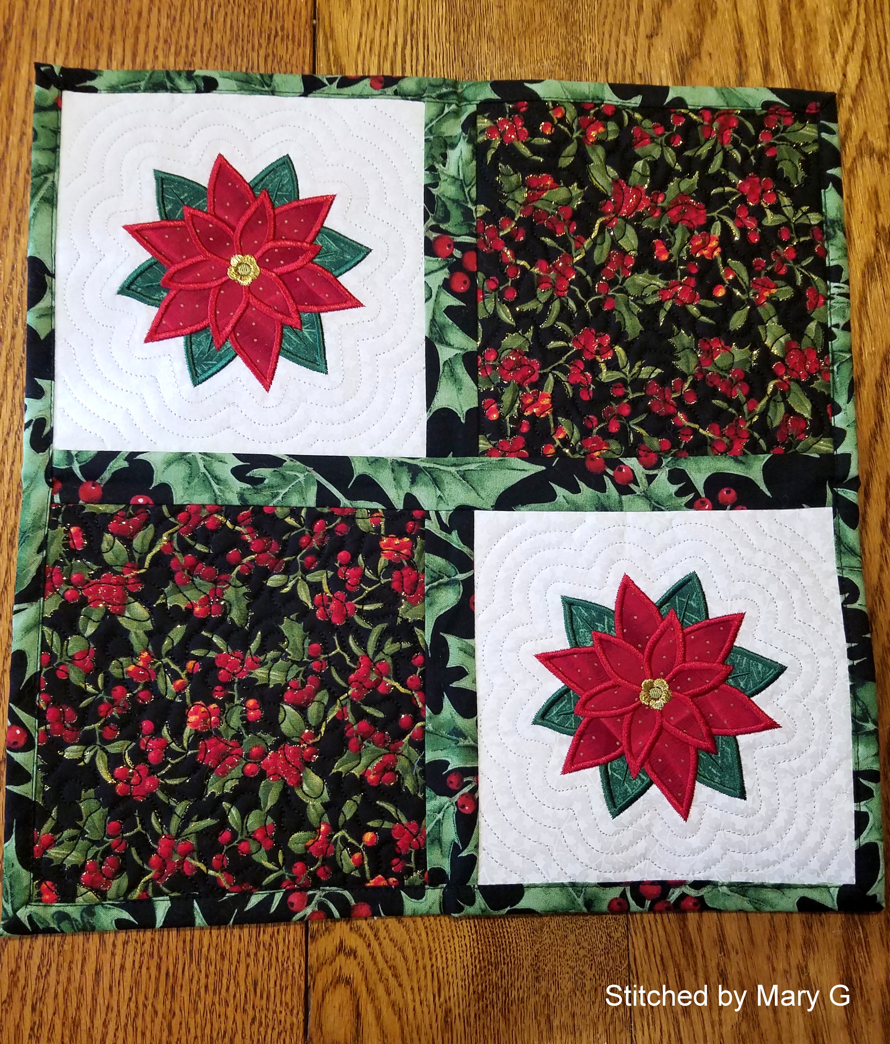 Poinsettia Mini Quilt OregonPatchWorks