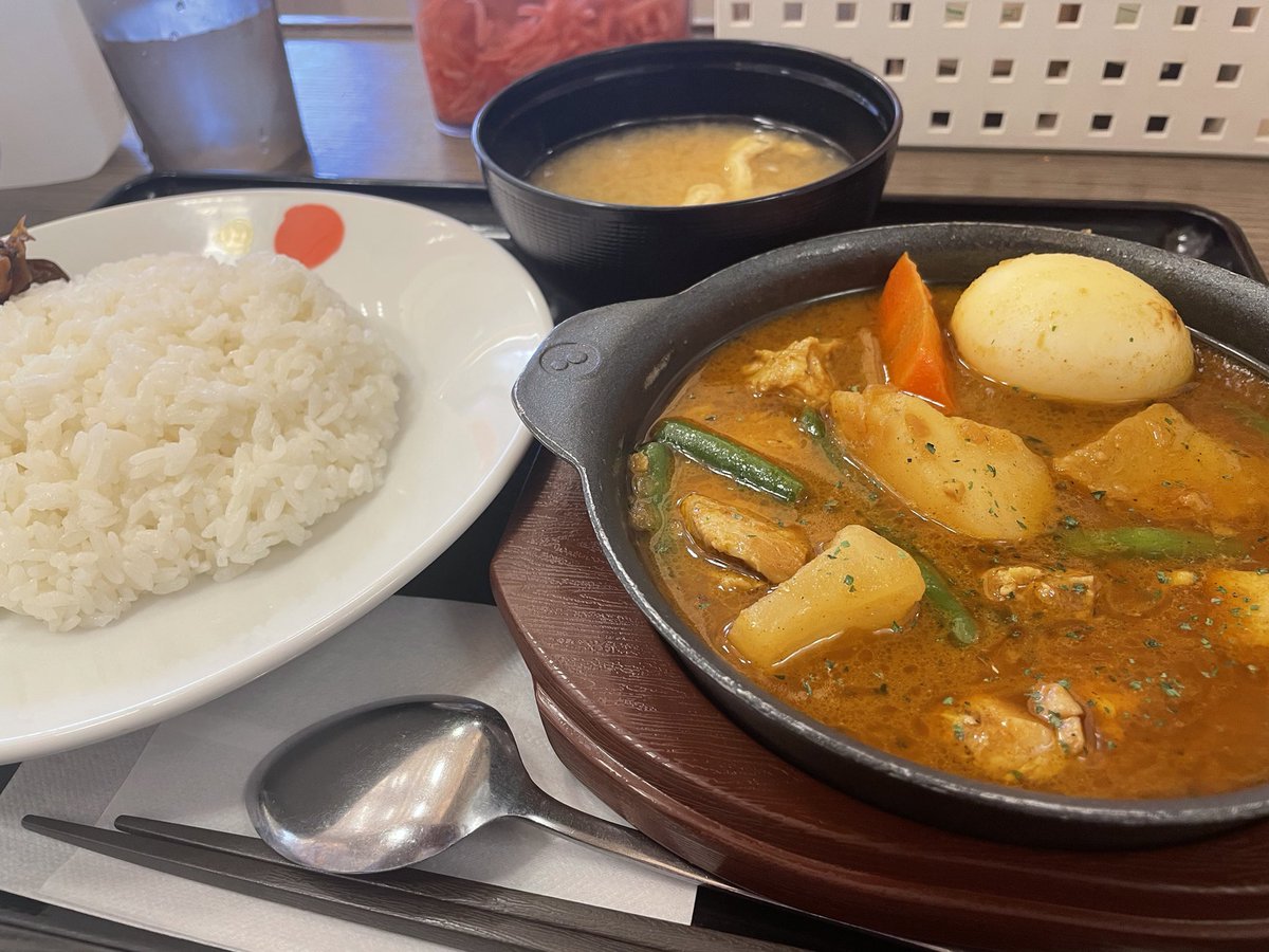【松屋】今日からスープカレー 初回はチキンです 具がゴロゴロしてます スパイシーで汗が出ました 寒い日にはち【21
