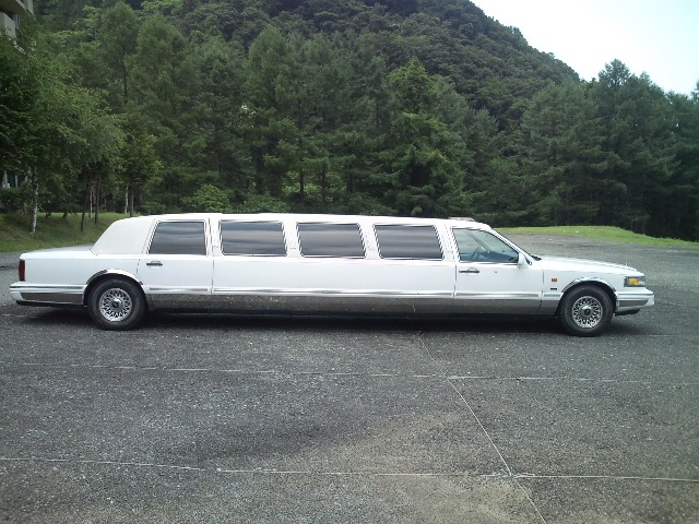 長い車 ラジオ番組 CM制作 コンサート・イベント企画 ホームページ制作｜オリエンタルSK株式会社