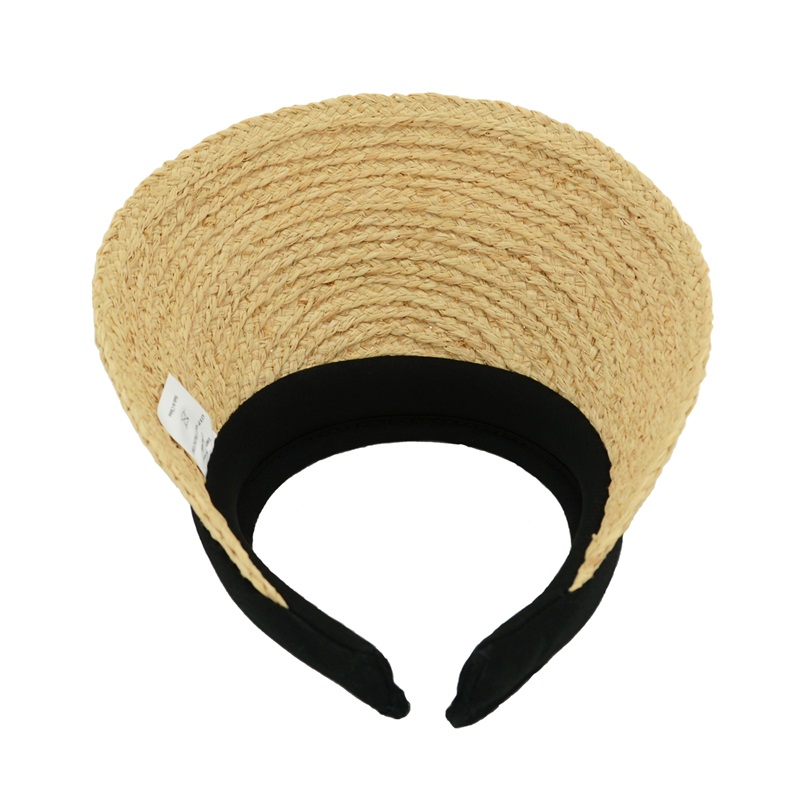 Raffia visor made from raffia braid
