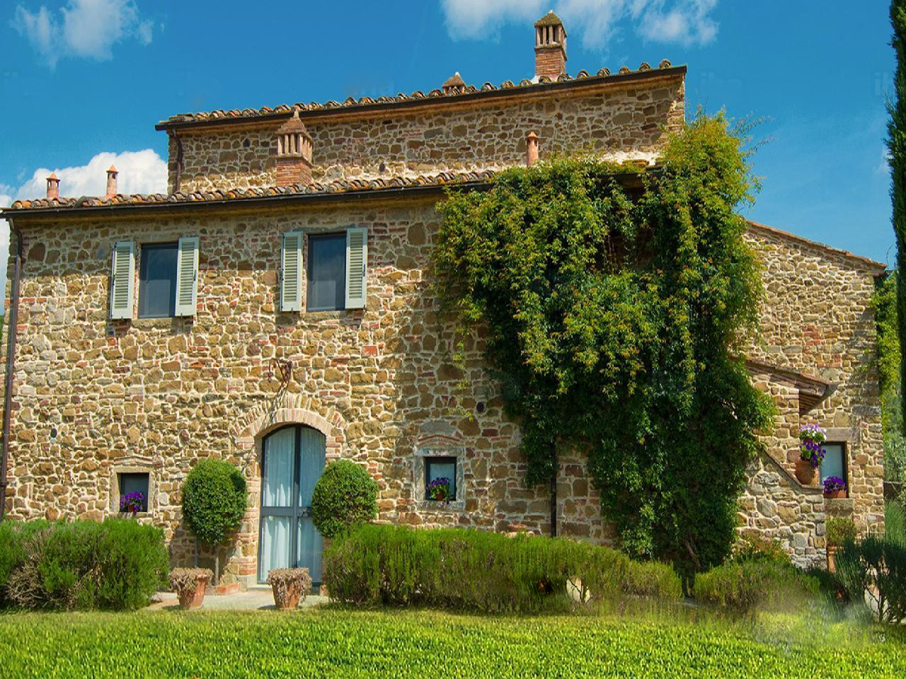 Case in legno rivestite in pietra naturale e pietra ricostruita