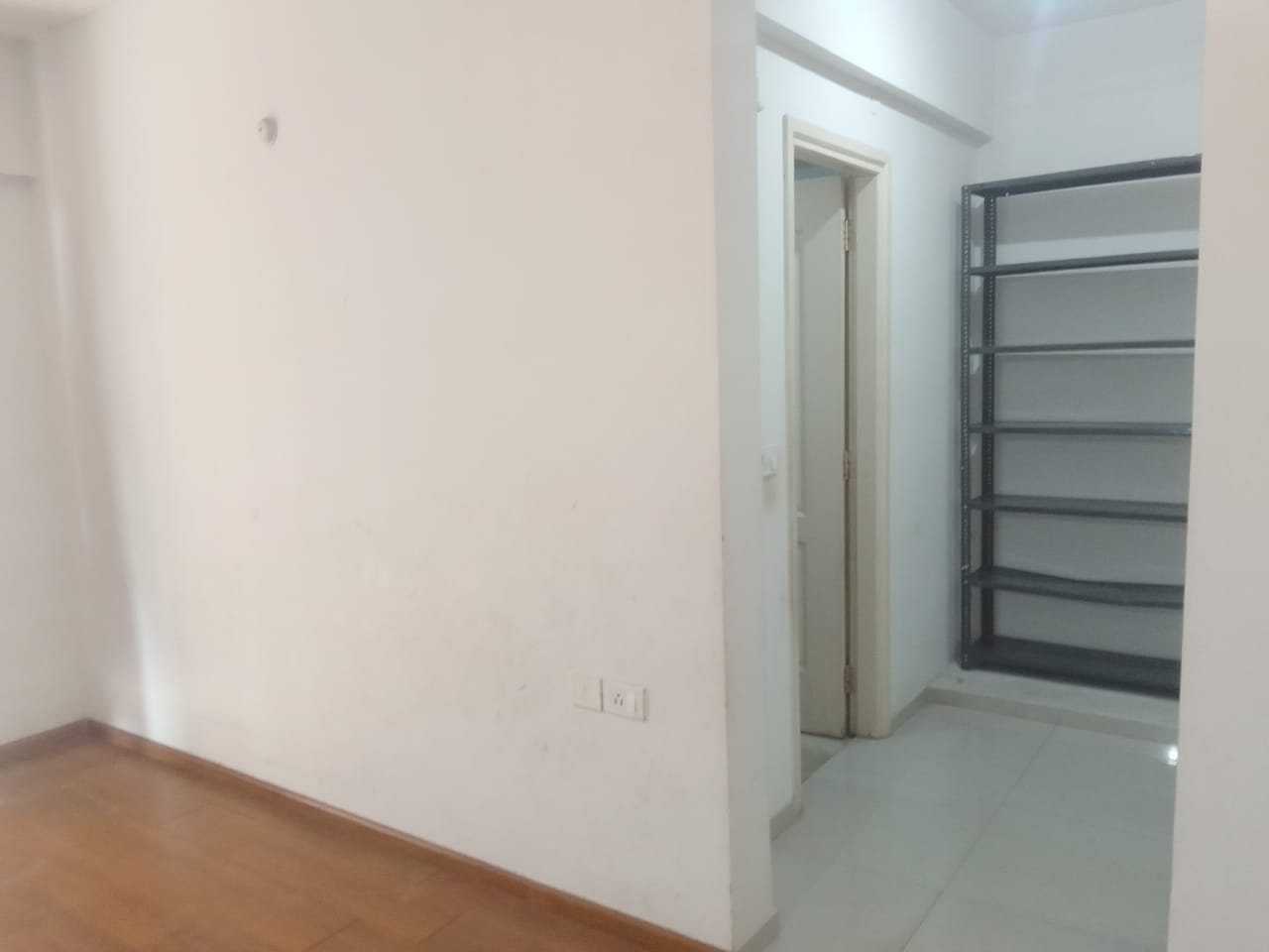 Ready to move 3 BHK Flat available in Royal Lagoon, Raghunathpur