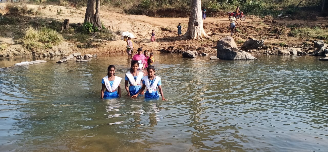 Crossing river routine for these schoolgoing kids OrissaPOST