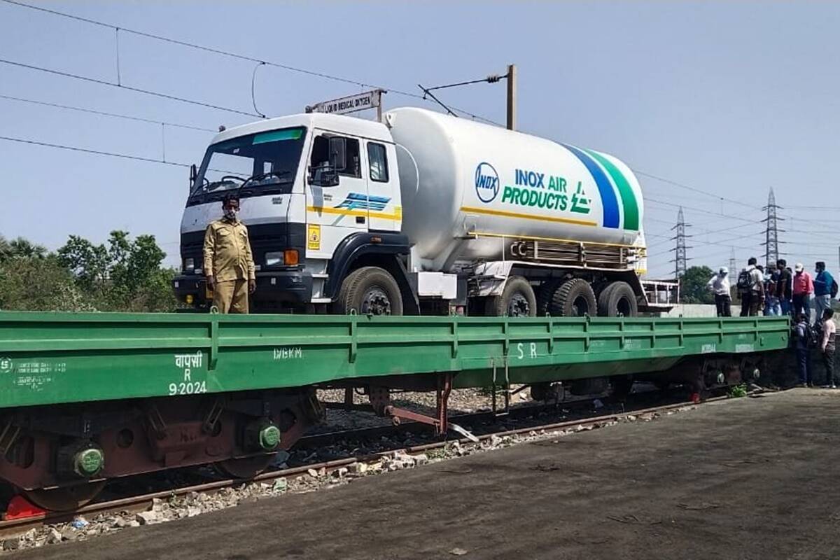 Oxygen Express train with 30,000 litres of liquid medical oxygen arrives in UP OrissaPOST