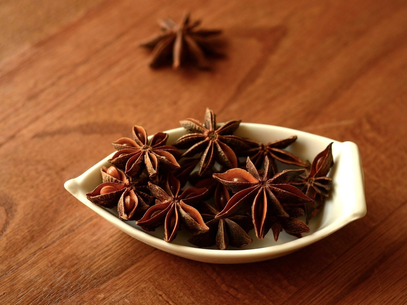 Star anise properties and uses. What does it have in common with anise?