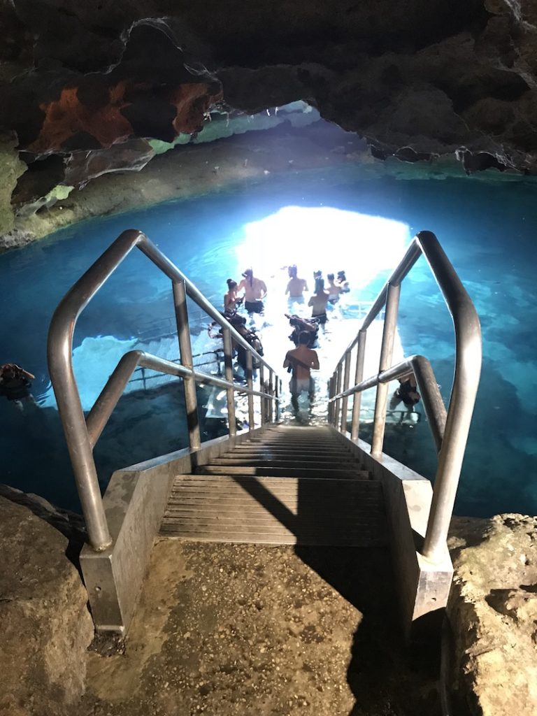 A Day Trip to Devil's Den for Snorkeling and Exploring