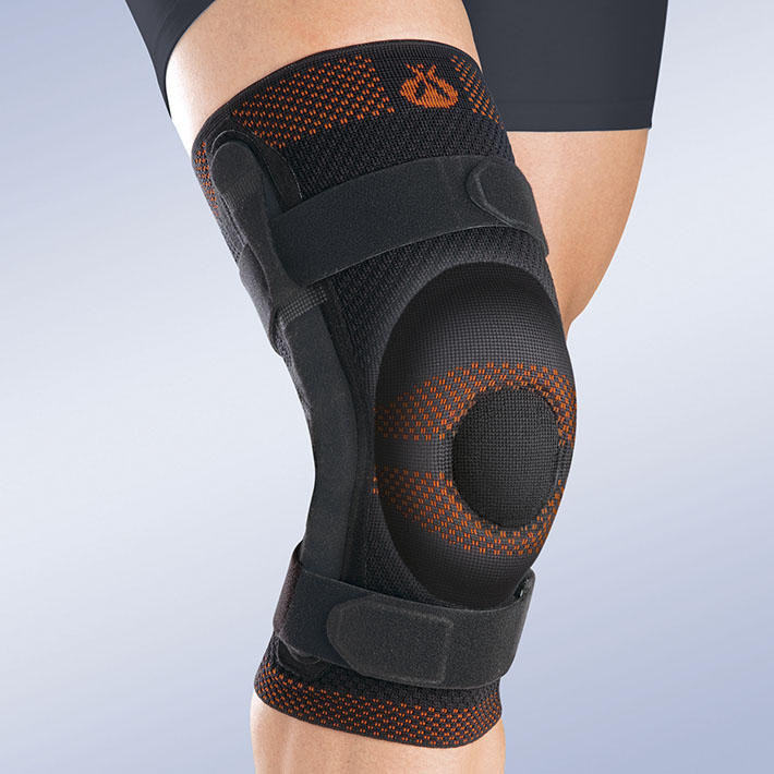 CLOSED PATELLA KNEE BRACE W/ SILICONE PAD AND POLYCENTRIC