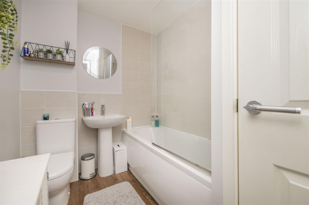 Virginia Crescent, Burton Latimer, Kettering, 3 bedroom, House Semi