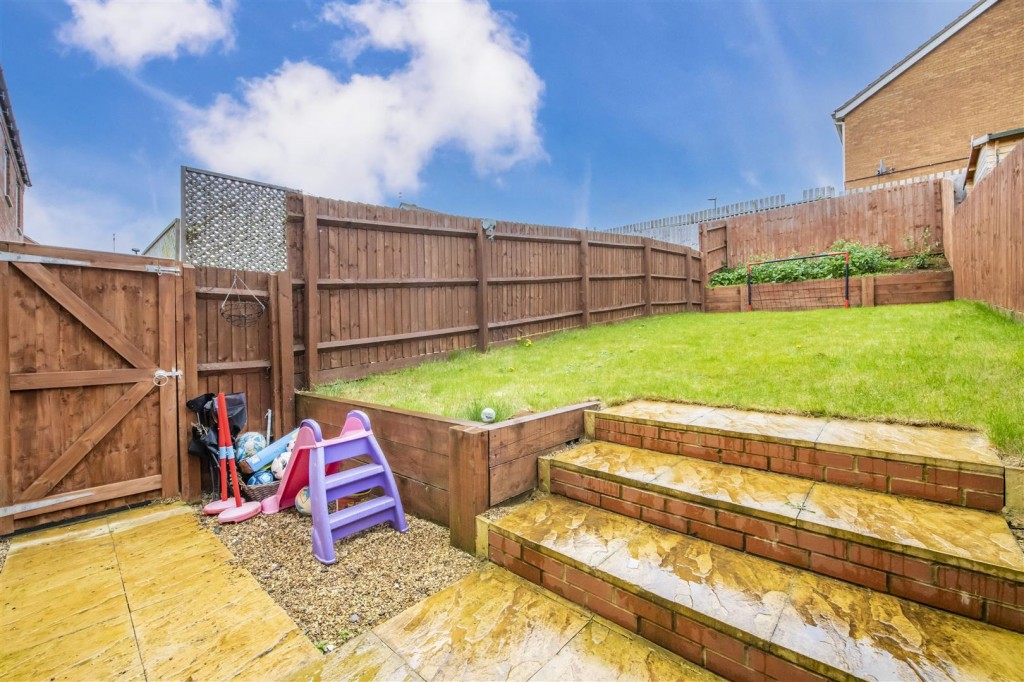 Virginia Crescent, Burton Latimer, Kettering, 3 bedroom, House Semi