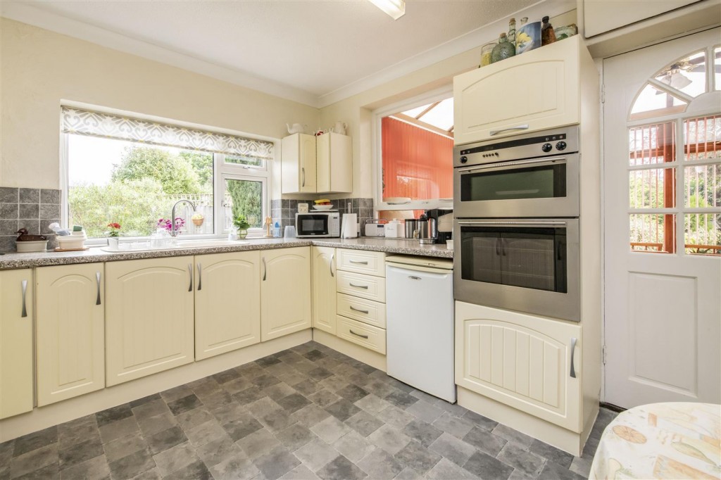 Burton Road, Finedon, Wellingborough, 2 bedroom, Bungalow