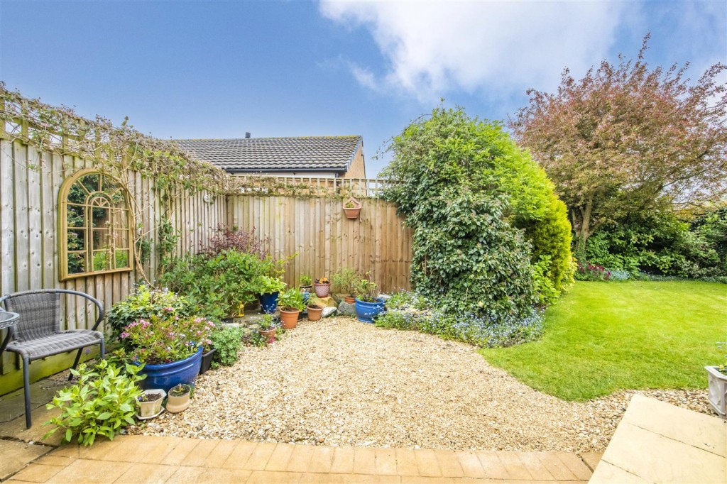 Burton Road, Finedon, Wellingborough, 2 bedroom, Bungalow