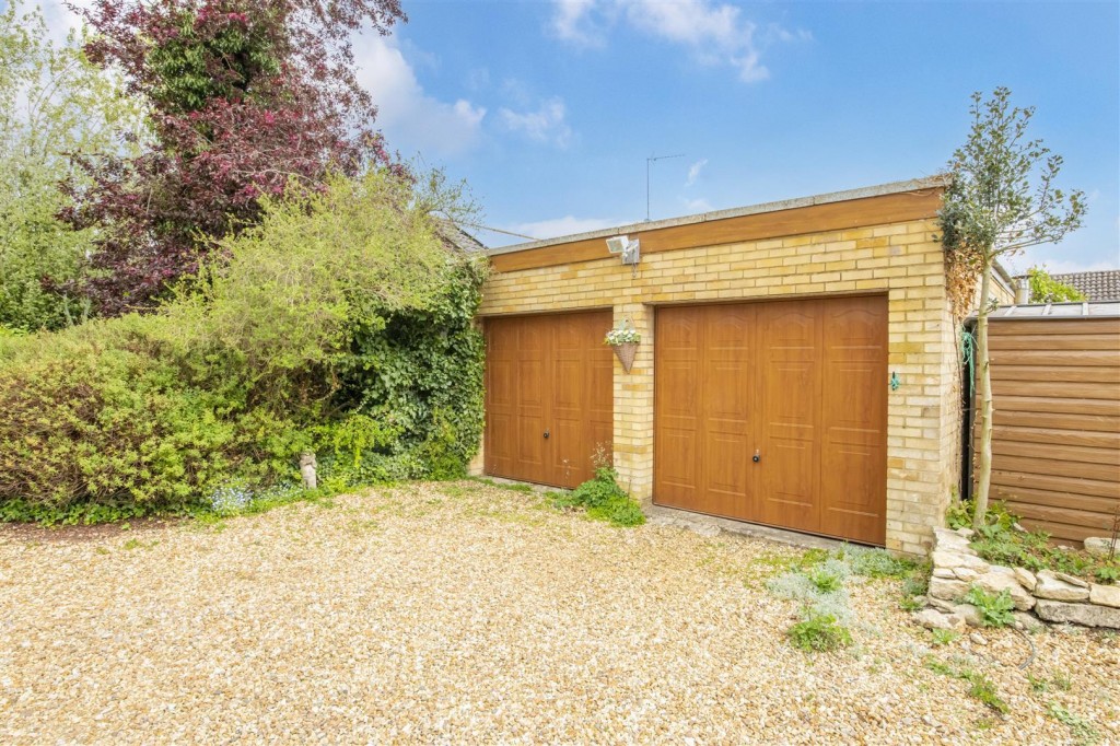 Burton Road, Finedon, Wellingborough, 2 bedroom, Bungalow