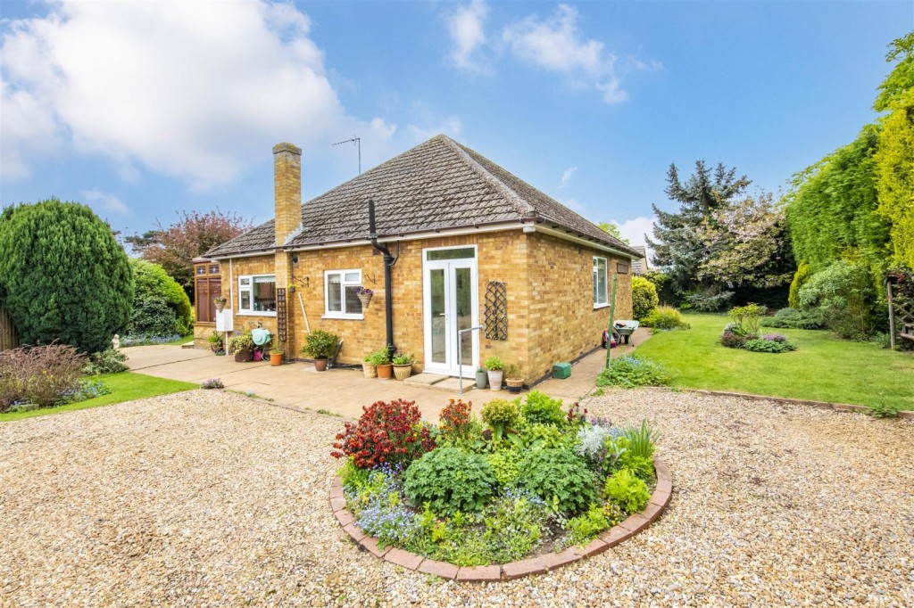 Burton Road, Finedon, Wellingborough, 2 bedroom, Bungalow