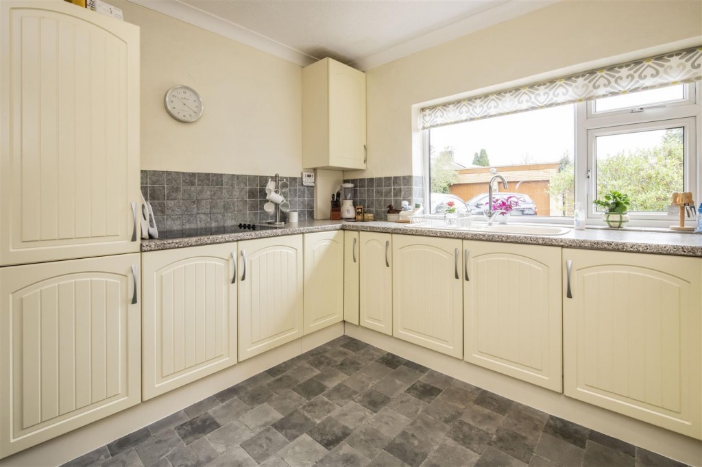 Burton Road, Finedon, Wellingborough, 2 bedroom, Bungalow