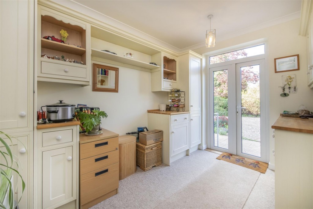 Burton Road, Finedon, Wellingborough, 2 bedroom, Bungalow