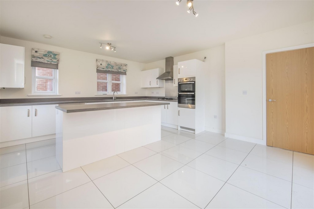 Kingfisher Way, Burton Latimer, Kettering, 4 bedroom, House Detached