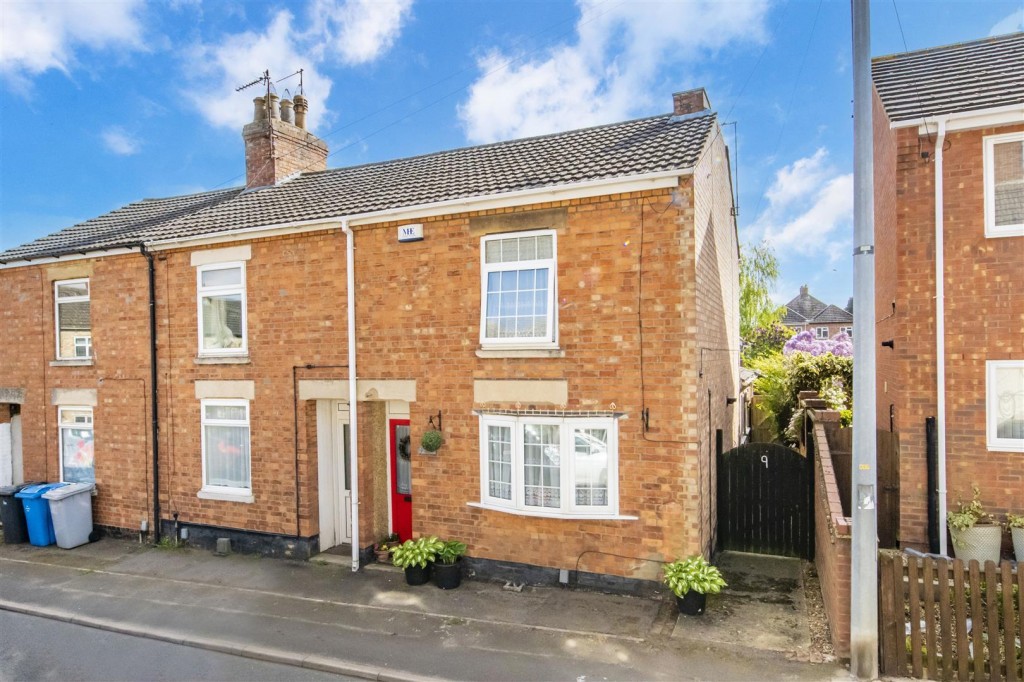 Finedon Street, Burton Latimer, Kettering, 2 bedroom, House End Terrace