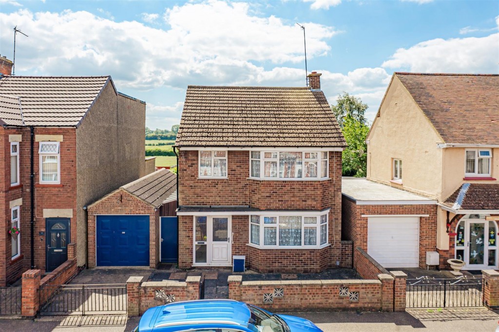 Pioneer Avenue, Desborough, 3 bedroom, House Detached