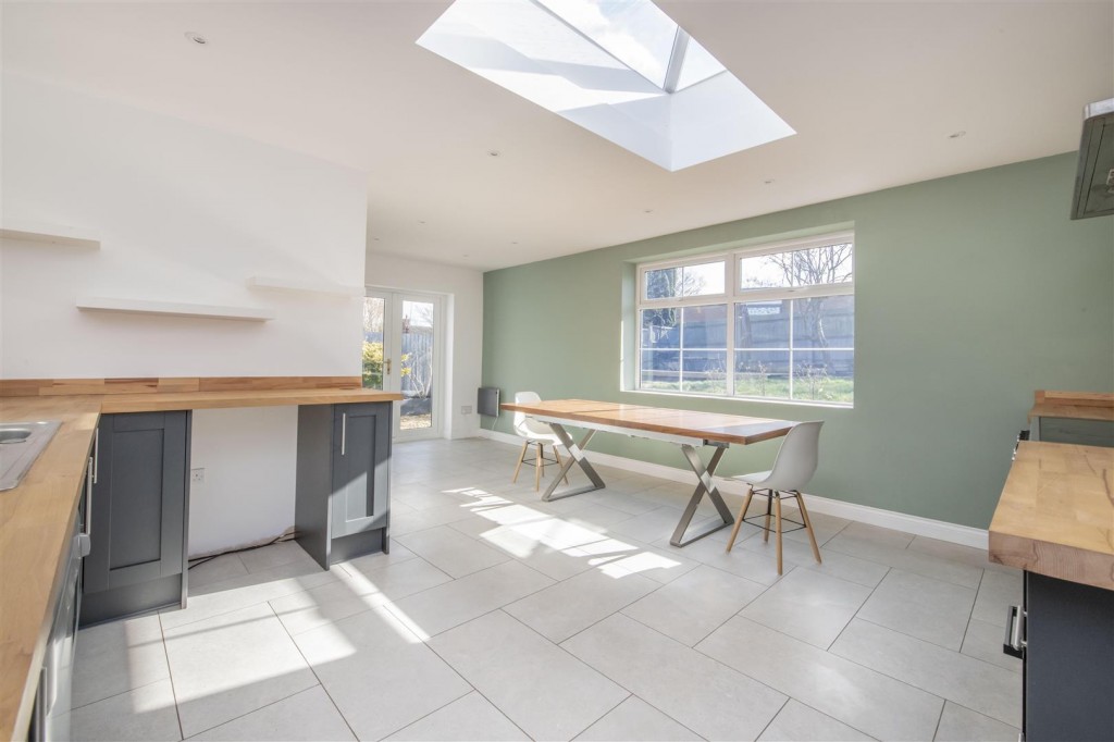 Meshaw Crescent, Northampton, 4 bedroom, House SemiDetached