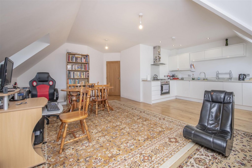 Cliftonville Road, Northampton, 2 bedroom, Flat