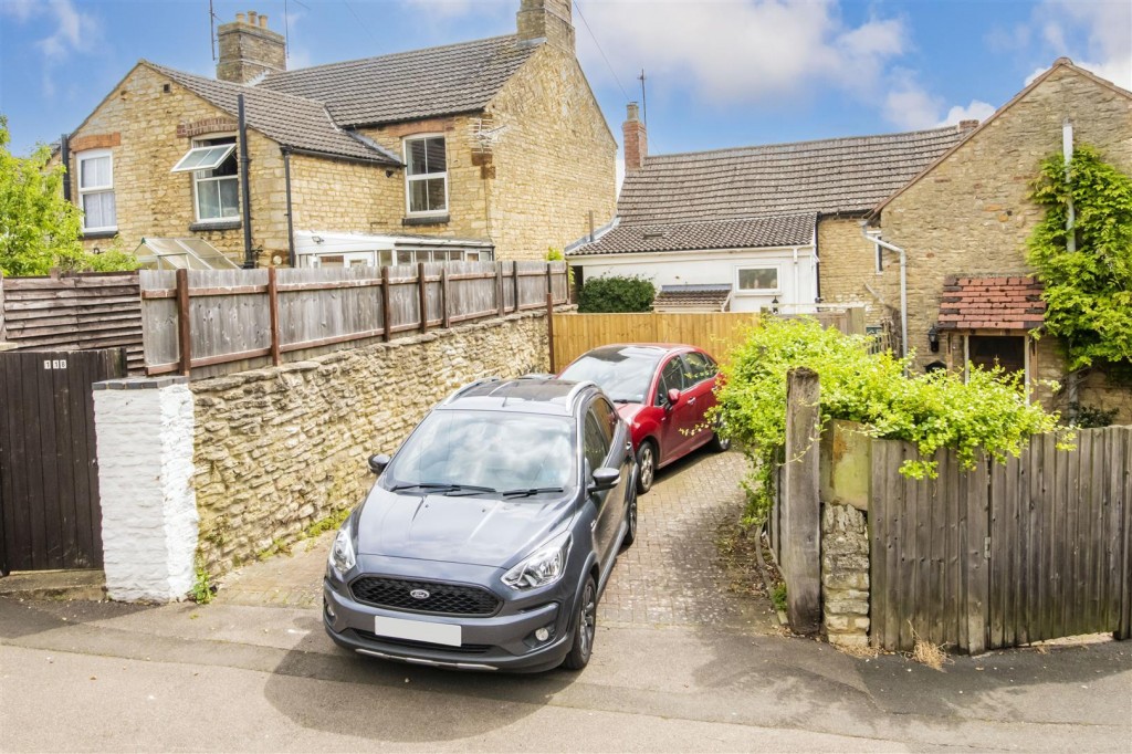 High Street, Irthlingborough,, 3 bedroom, House Mid Terrace