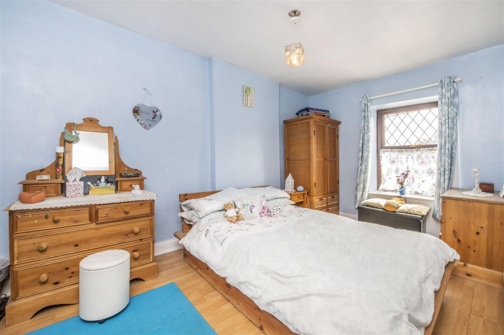 High Street, Irthlingborough,, 3 bedroom, House Mid Terrace