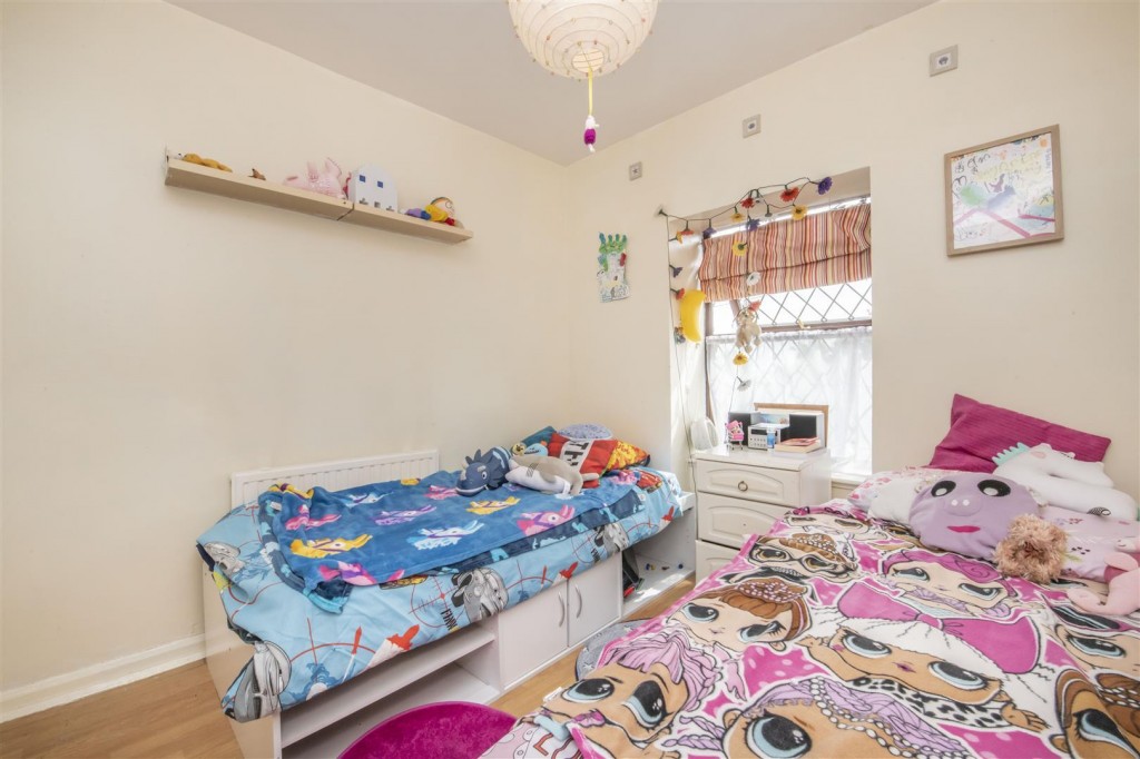 High Street, Irthlingborough,, 3 bedroom, House Mid Terrace