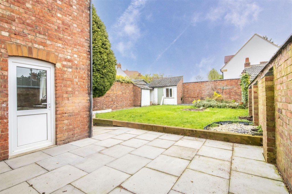 Oswald Road, Rushden, 4 bedroom, House End Terrace