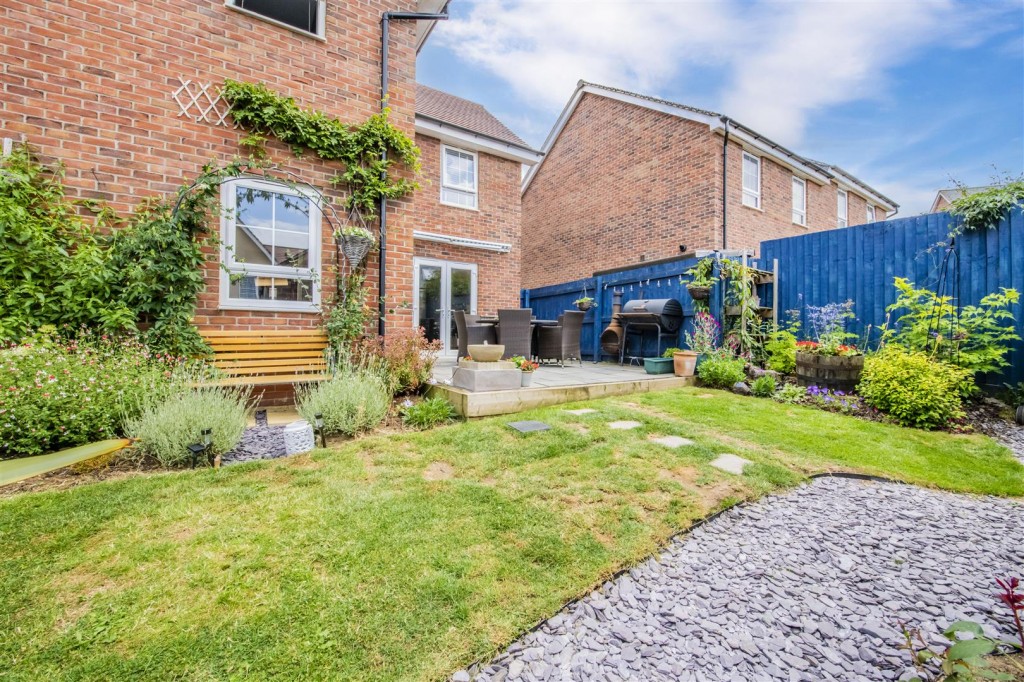 Silverstone Road, Burton Latimer, Kettering, 4 bedroom, House Detached