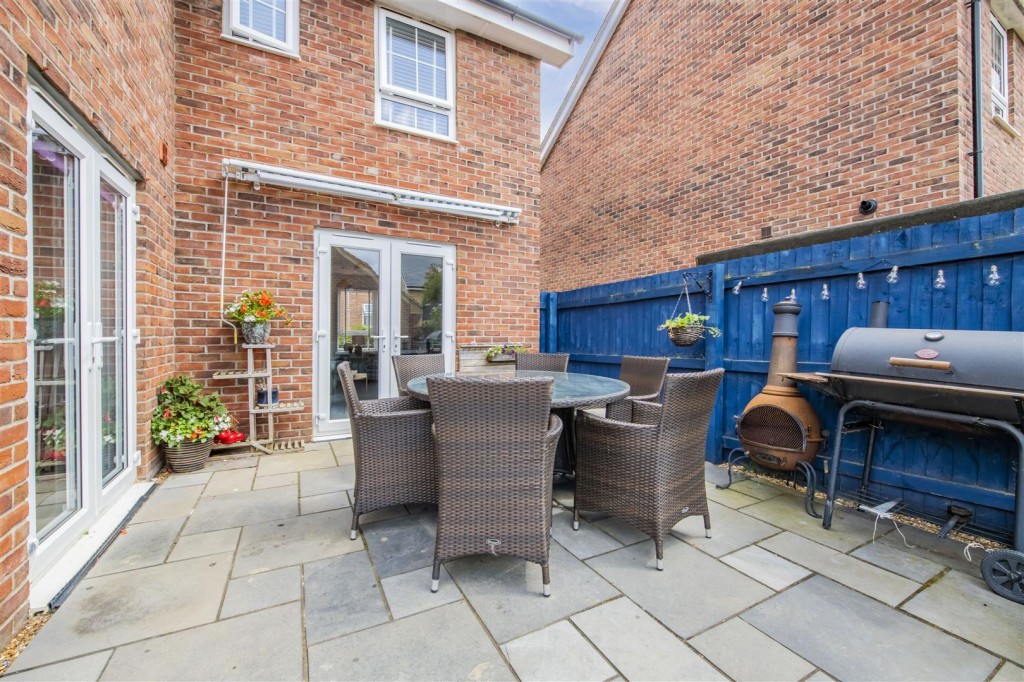 Silverstone Road, Burton Latimer, Kettering, 4 bedroom, House Detached