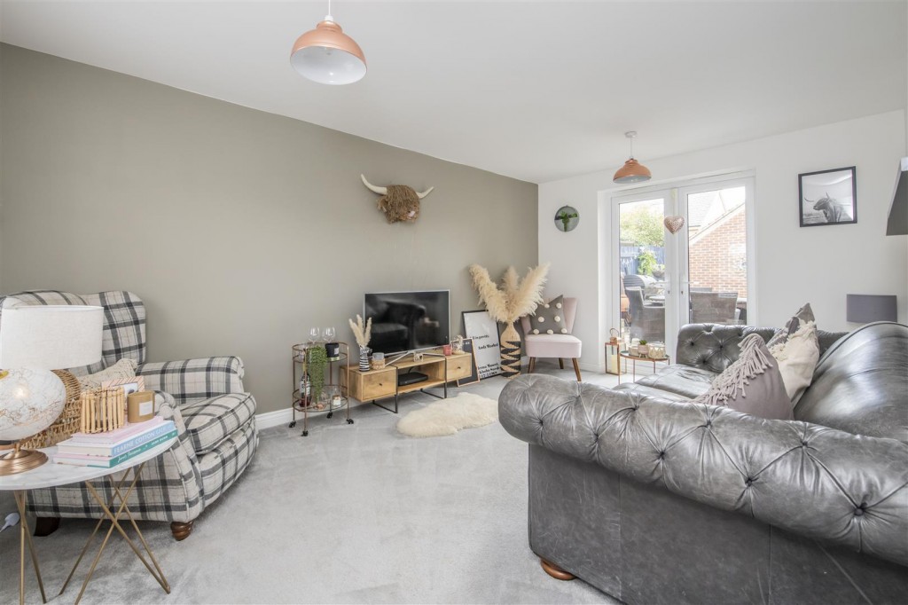 Silverstone Road, Burton Latimer, Kettering, 4 bedroom, House Detached