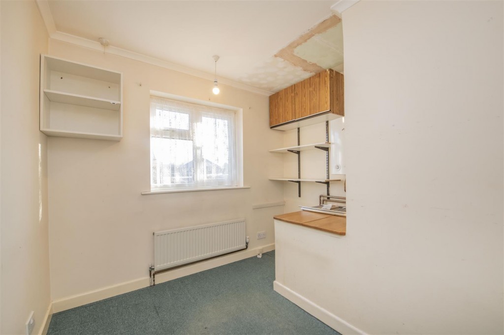 Sherwood Drive, Barton Seagrave, Kettering, 3 bedroom, House Semi
