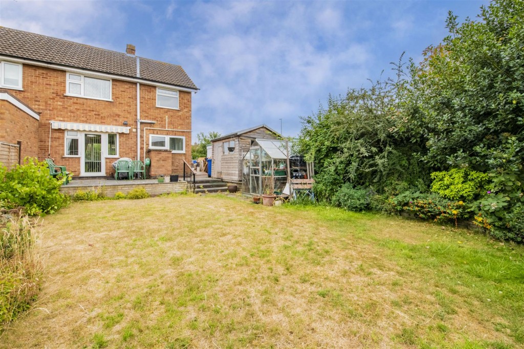 Sherwood Drive, Barton Seagrave, Kettering, 3 bedroom, House Semi