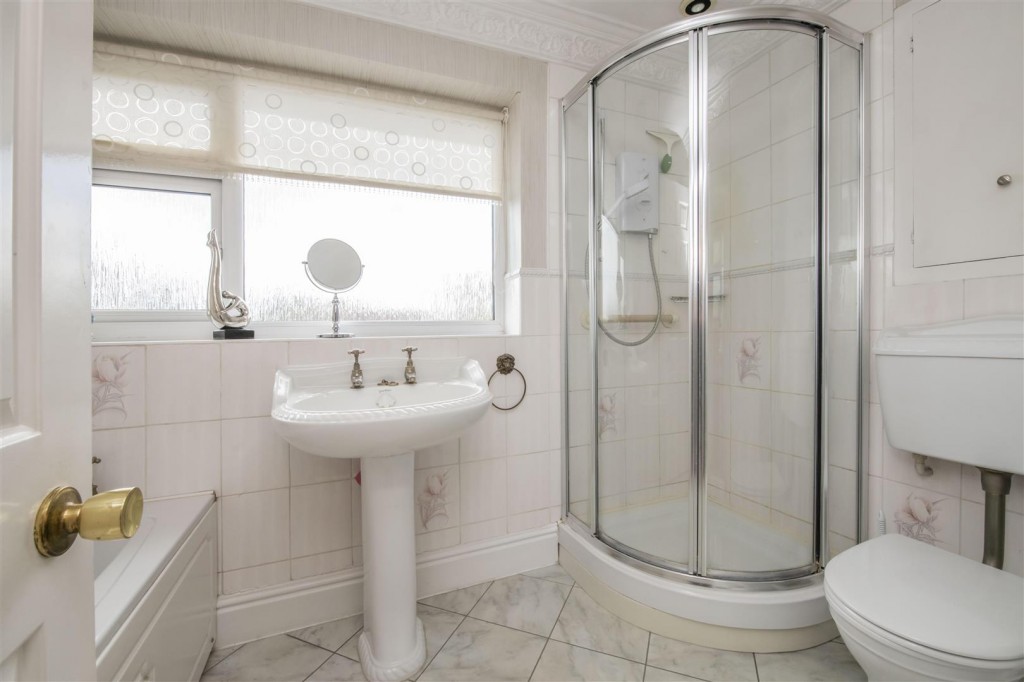 Pennine Way, Kettering, 3 bedroom, House SemiDetached