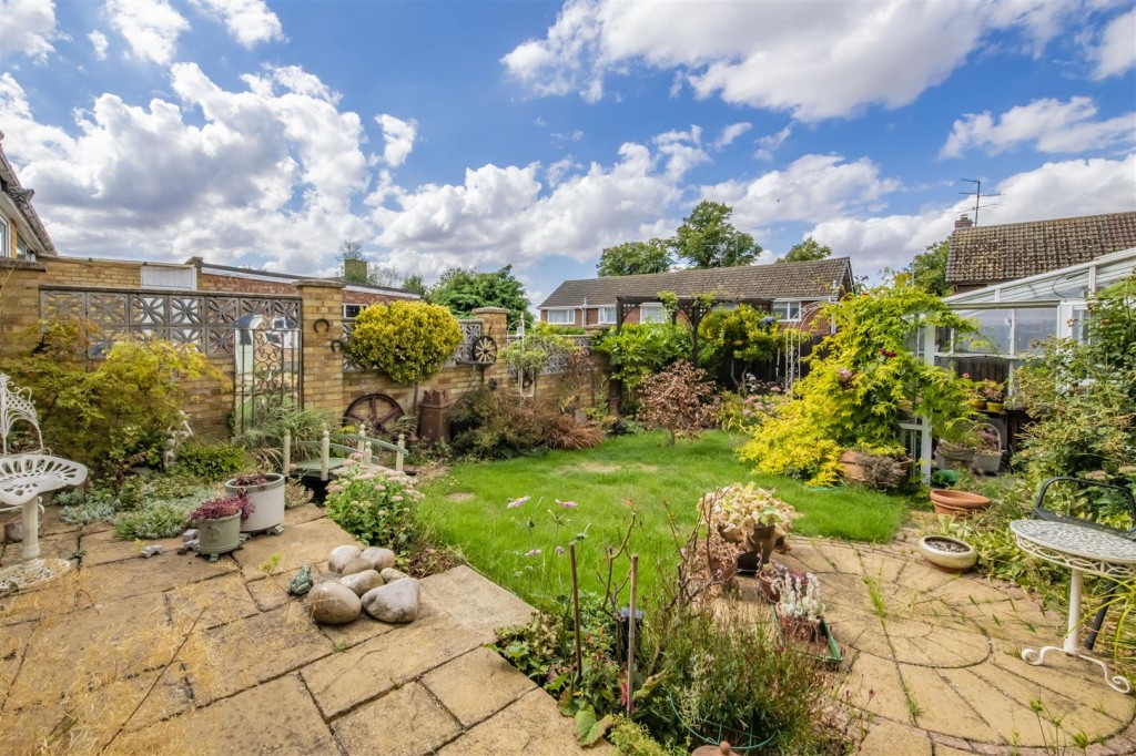 Pennine Way, Kettering, 3 bedroom, House SemiDetached