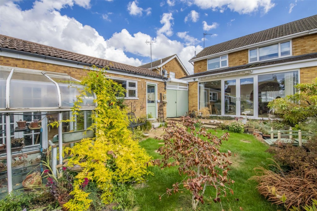 Pennine Way, Kettering, 3 bedroom, House SemiDetached