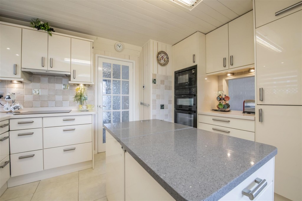 Pennine Way, Kettering, 3 bedroom, House SemiDetached