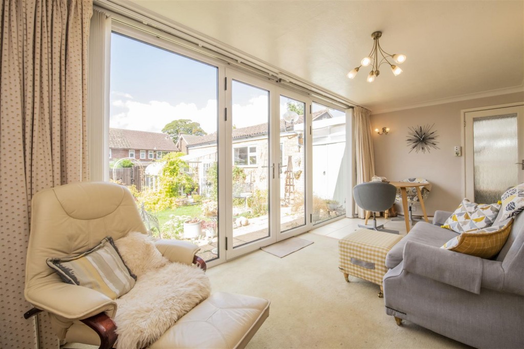 Pennine Way, Kettering, 3 bedroom, House SemiDetached