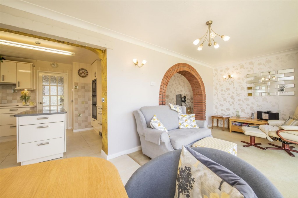 Pennine Way, Kettering, 3 bedroom, House SemiDetached
