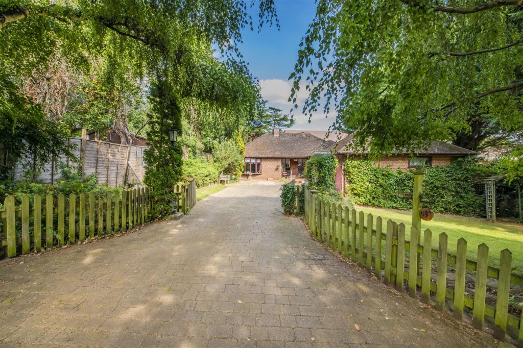 Northampton Road, Kettering, 3 bedroom, Bungalow