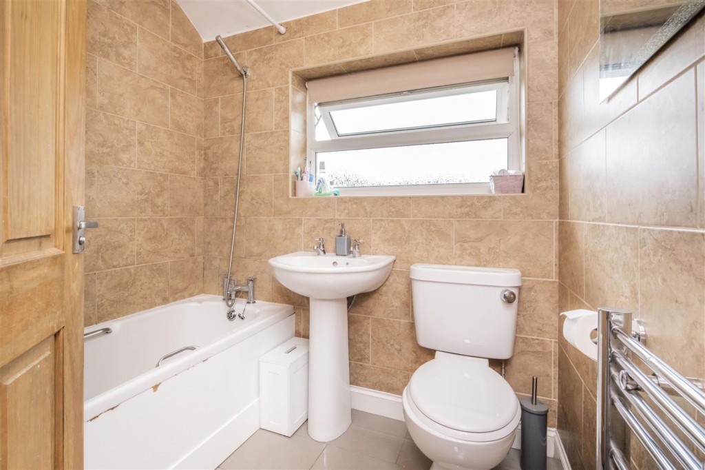 Beaufort Drive, Barton Seagrave, Kettering, 3 bedroom, House SemiDetached