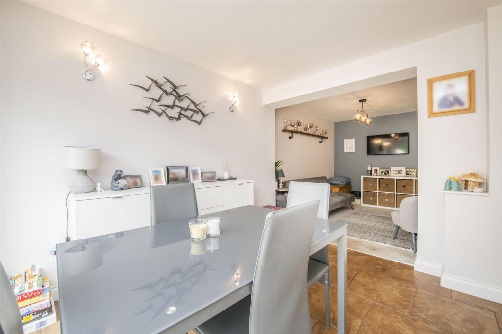 Beaufort Drive, Barton Seagrave, Kettering, 3 bedroom, House SemiDetached