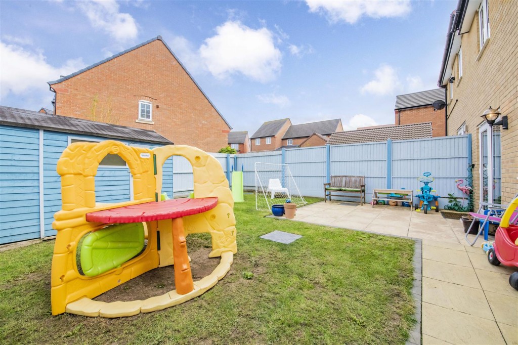 Palmer Crescent, Burton Latimer, Kettering, 3 bedroom, House Semi