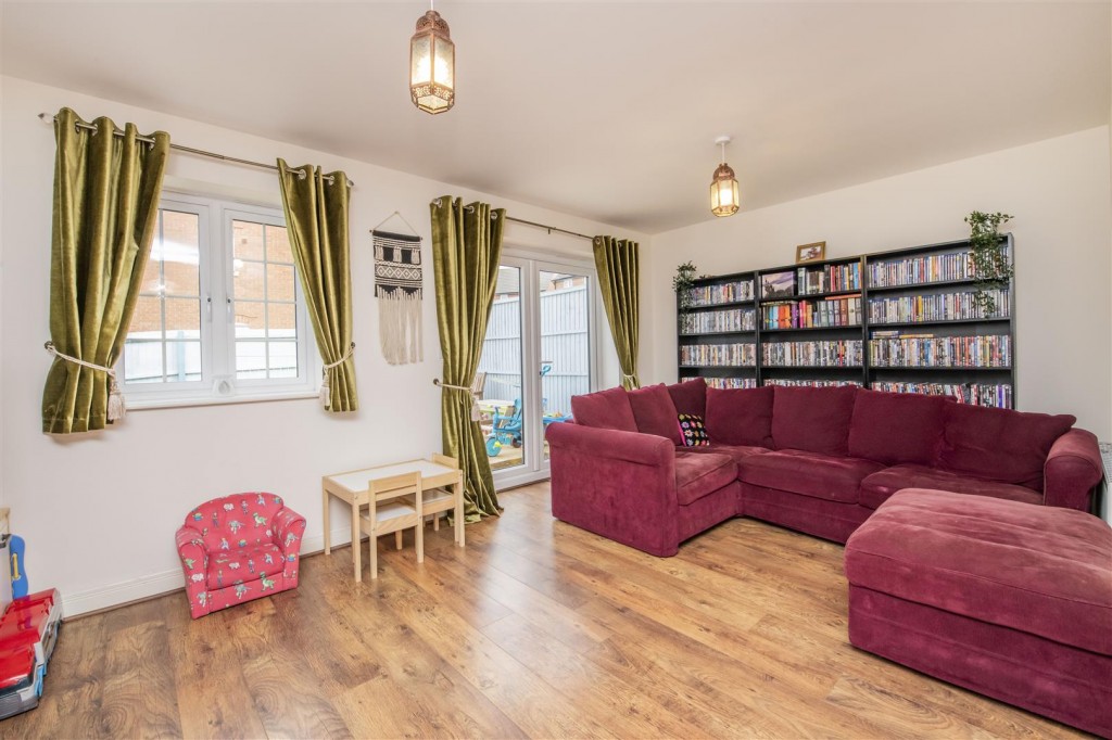 Palmer Crescent, Burton Latimer, Kettering, 3 bedroom, House Semi